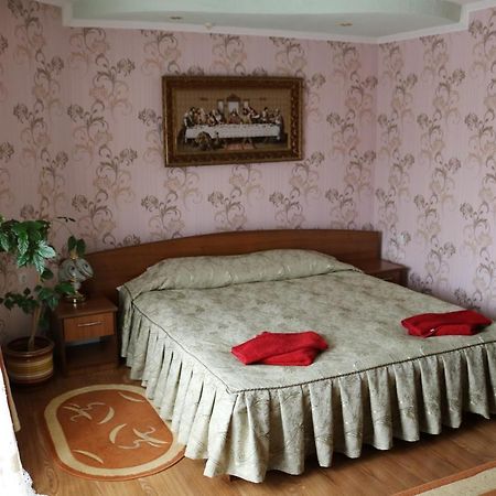 Готель ***Феєрія Tyachiv Zewnętrze zdjęcie
