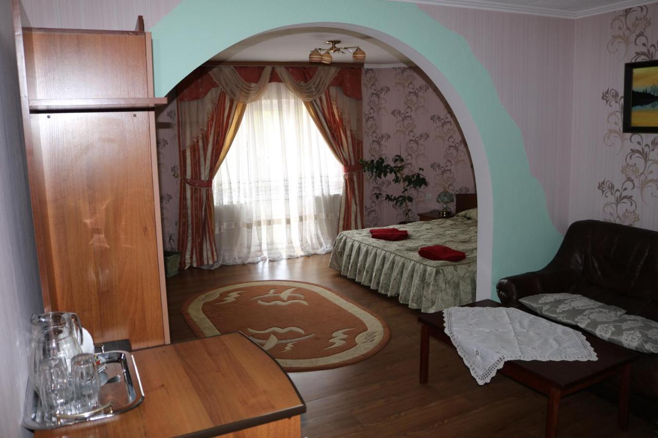 Готель ***Феєрія Tyachiv Zewnętrze zdjęcie