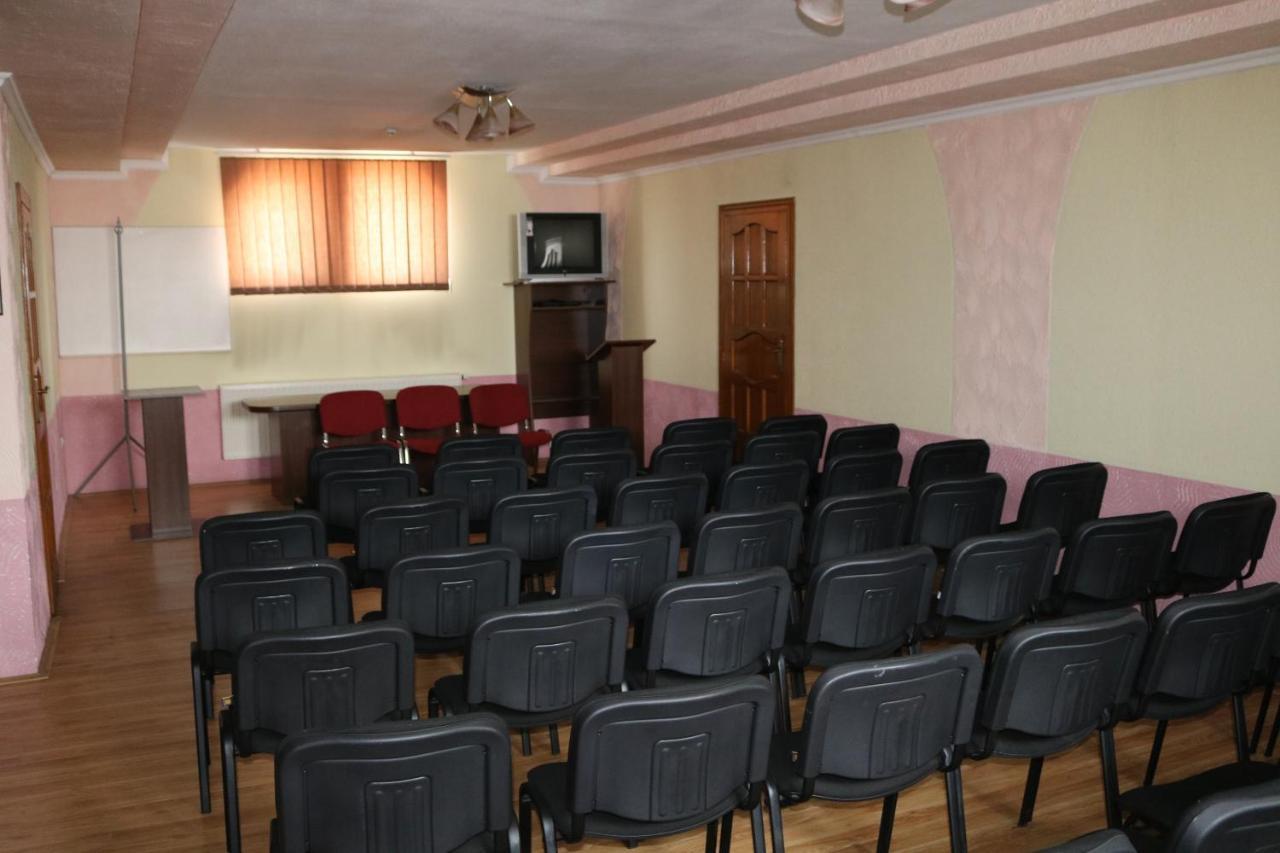 Готель ***Феєрія Tyachiv Zewnętrze zdjęcie